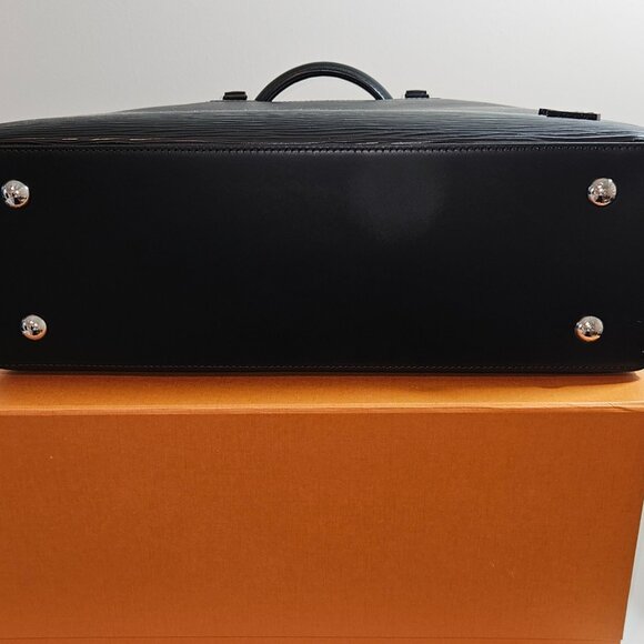 Louis Vuitton Kleber MM Epi Leather handbag - Picture 15 of 15